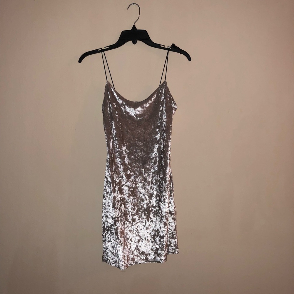 Cream velvet dress - Picture 2 of 8